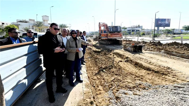شريف الشربيني يتابع تطوير شبكة الطرق بمدينة الشيخ زايد لتخفيف الكثافات المرورية