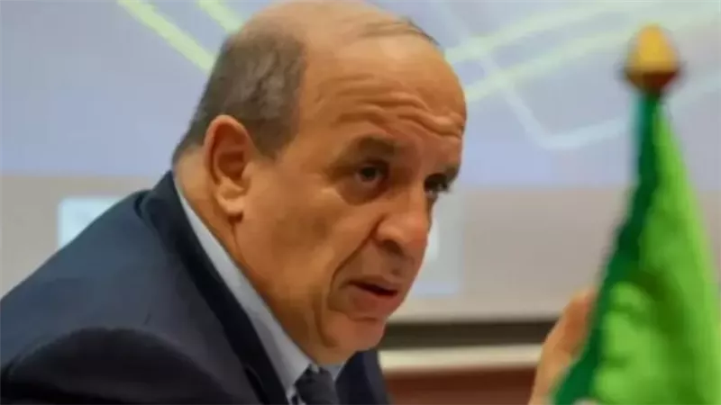 رئيس الجزائر يقرر إقالة محافظ البنك المركزي من منصبه