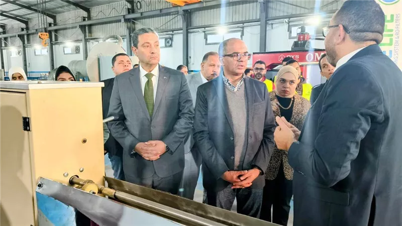 تحلية المياه بأيادٍ مصرية.. نائب وزير الإسكان يتفقد مصنعًا محليًا يدعم المشروعات القومية