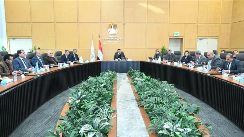 وزير الإسكان يتابع الموقف التنفيذي لمشروعات مبادرة 