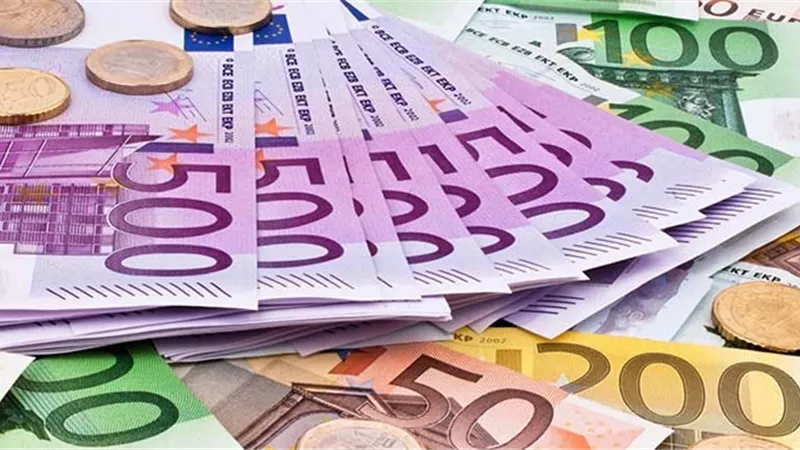 اليورو يتراجع أمام الجنيه خلال تعاملات اليوم الإثنين 2 فبراير داخل البنوك