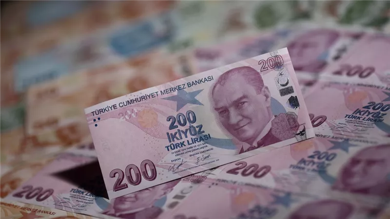 صدمة النفط تهدد مكاسب الليرة التركية وسط مخاوف المستثمرين