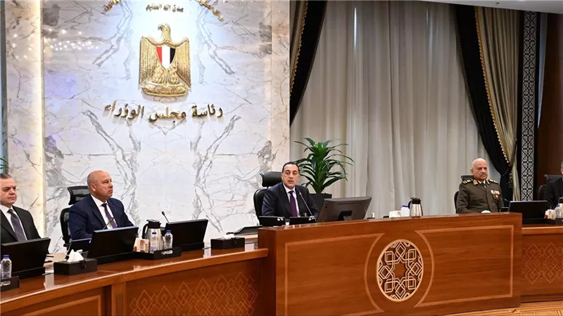 الحكومة تؤكد حرصها على التنسيق والتفاعل المستمر بما يدعم التكامل بين السلطتين التنفيذية والتشريعية