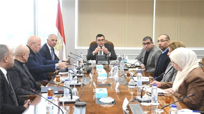 «الشربيني» يطالب بسرعة إنهاء الإجراءات وزيادة العمالة لمشروعات الكهرباء الحيوية