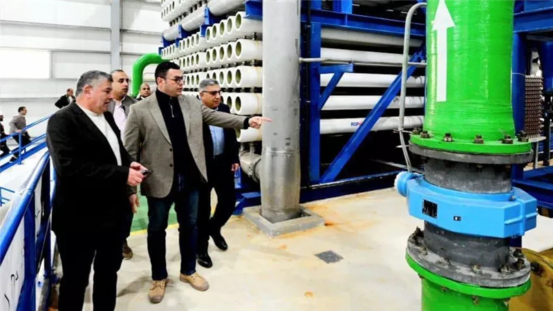 وزير الإسكان ومحافظ الدقهلية يتفقدان محطة تحلية مياه البحر بالمنصورة الجديدة