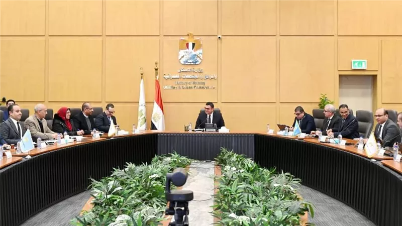 وزير الإسكان يتابع موقف المبيعات والتسويق لمشروعات المدن الجديدة مع شركة 