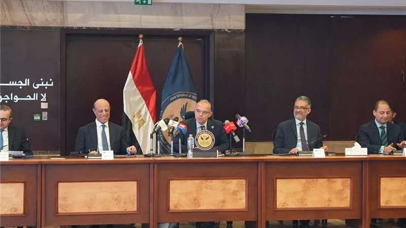 محمد فريد: لا عصا سحرية للإصلاح.. والتكنولوجيا المالية محرك تطوير الأنشطة غير المصرفية