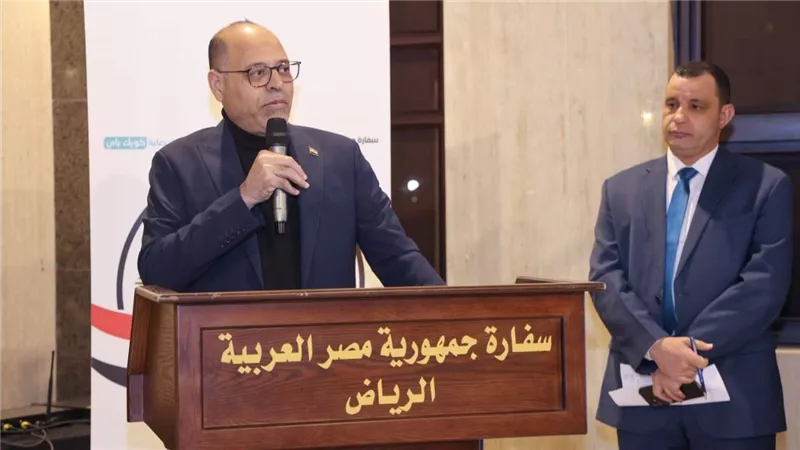وزير العمل يجتمع بممثلي الموارد البشرية بالشركات السعودية والجالية المصرية