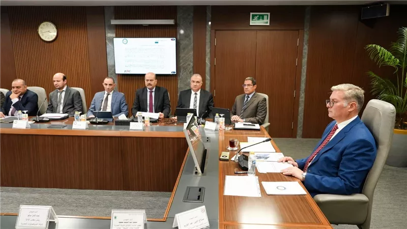 قطاع البترول يعلن خطط زيادة إنتاج PVC وتوطينه بعد توقف 30 عامًا