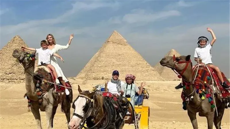 عائلة «ترامب» تزور الأهرامات في سرية تامة.. وانبهار بحضارة مصر