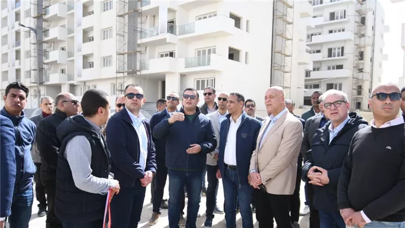 «الشربيني» يتفقد كومباند «مزارين» بالعلمين الجديدة ويطمئن على جودة الأعمال