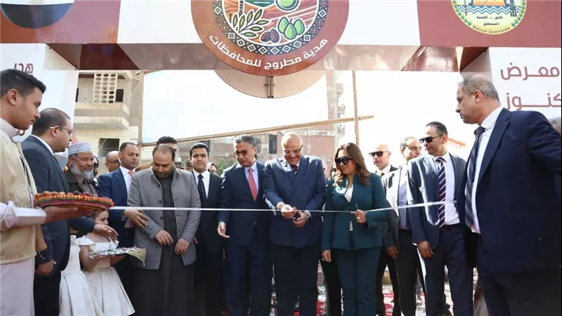 وزيرا التموين والتنمية المحلية يفتتحان معارض «أهلاً رمضان» و«تمور مطروح» بالقليوبية (صور)