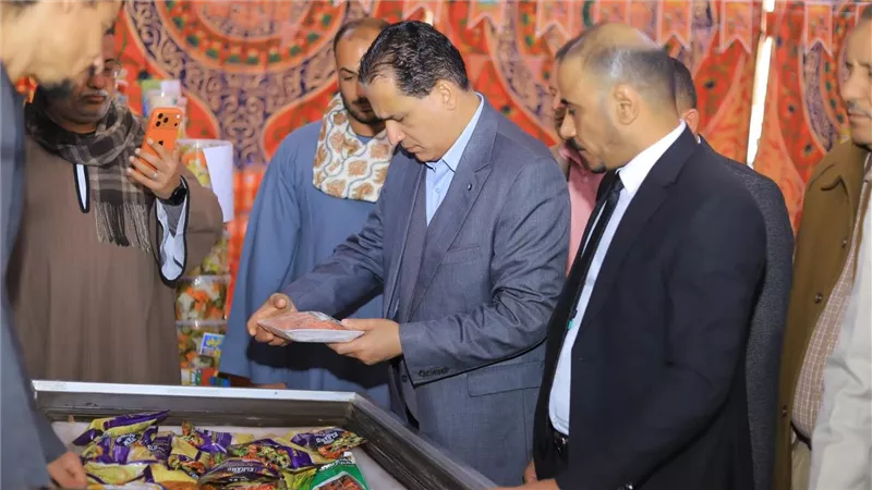 لتوفير السلع بأسعار مخفضة.. غرفة سوهاج التجارية تفتتح معرض «أهلاً رمضان» بمركز البلينا 