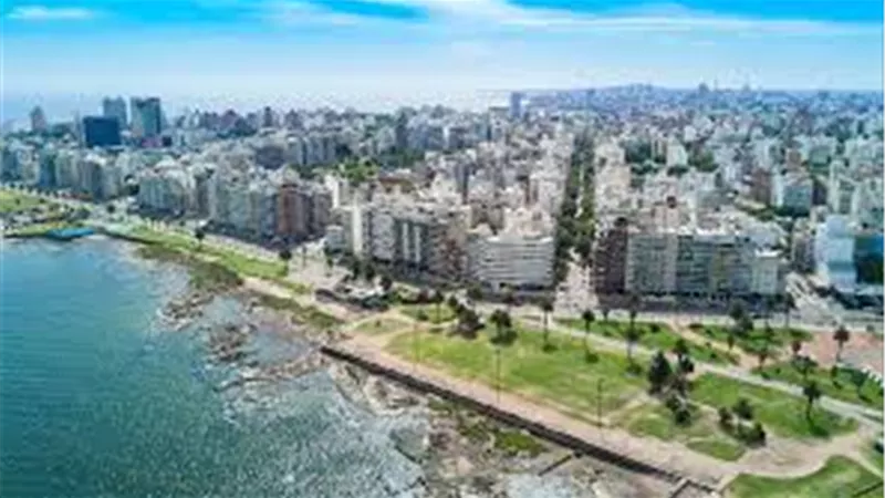 أوروغواي تسعى لتقليل اعتمادها على الدولار وتعزيز إصدار الديون بالبيزو