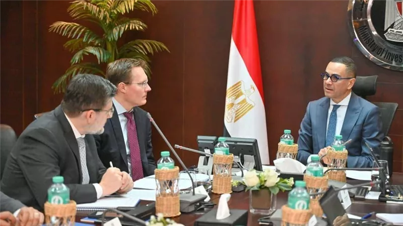 وزير الاستثمار يلتقي وكالة 
