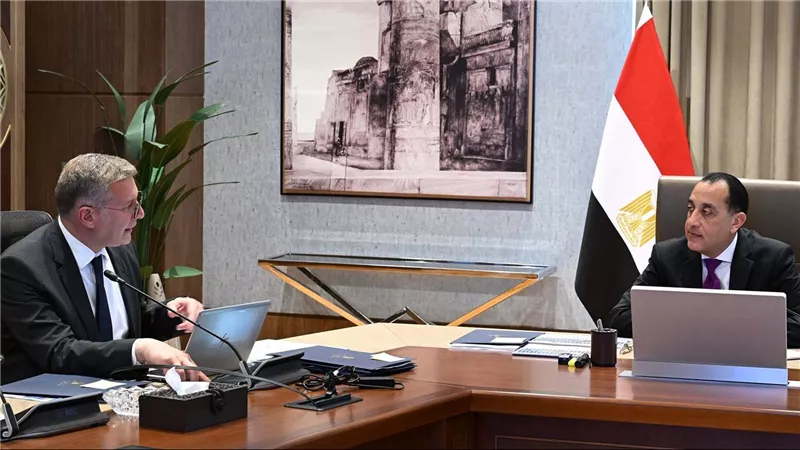 مدبولي يبحث مع وزير البترول خطط الاستكشاف وتطوير تقنيات الحفر في مصر