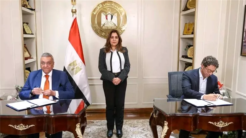 «عوض» تشهد إطلاق مبادرة “لينا كلنا” لتحويل الأراضي غير المستغلة لمساحات آمنة للأطفال وكبار السن بالمحافظات