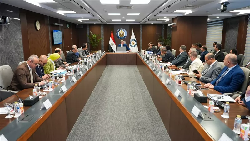وزير البترول يعتمد الموازنات الاستثمارية لشركتي مصر للبترول وبتروجاس للعام المالي 2026–2027
