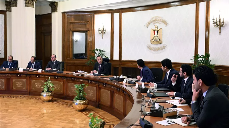 رئيس الوزراء يتابع نشاط 
