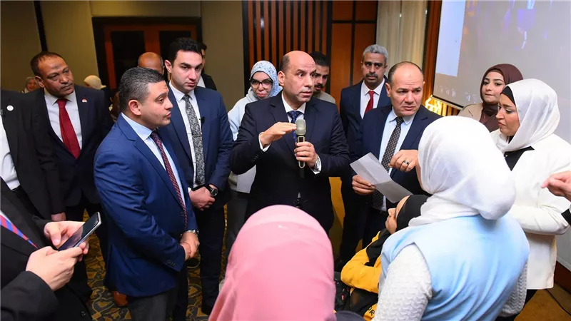 وزير العمل يلتقي شركات القطاع الخاص لتوضيح آليات تطبيق قانون العمل الجديد