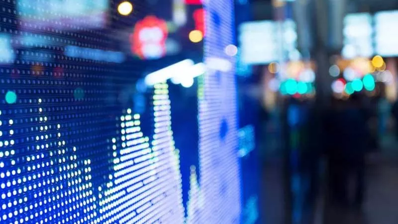 موجة بيع تضرب الأسواق العالمية مع ارتفاع أسعار النفط وتصاعد مخاطر التضخم