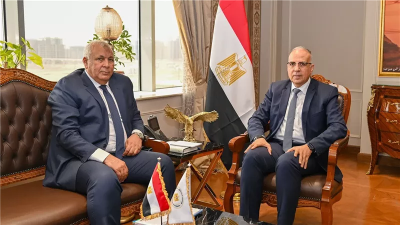 وزير الموارد المائية ومحافظ مطروح يناقشان تطوير منظومة الري والصرف بواحة سيوة
