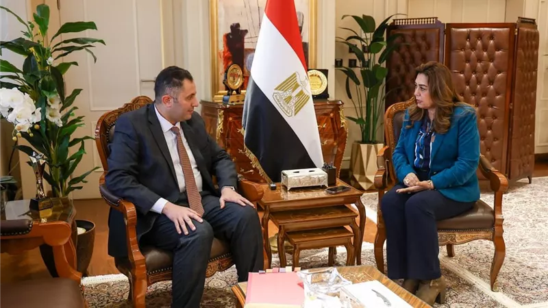 «عوض» تتابع مع محافظ دمياط المشروعات الخدمية والاستثمارية لضمان تحسين حياة المواطنين وتطوير البنية التحتية