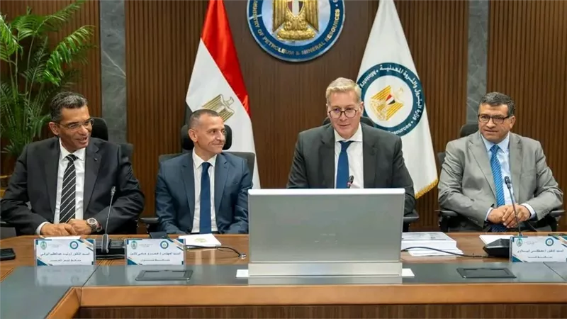 وزير البترول يعتمد الموازنة الاستثمارية لشركة «جنوب الوادي القابضة» ويستعرض فرص الاستثمار