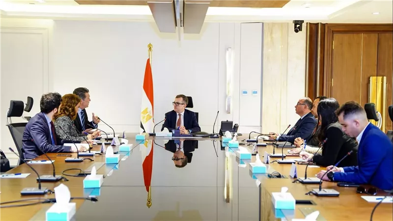 وزير التخطيط يبحث مع البنك الأوروبي تعزيز استقرار الاقتصاد المصري ومواجهة التحديات العالمية
