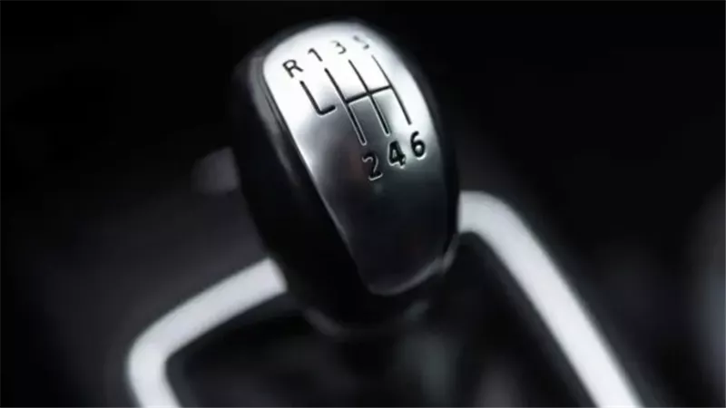 بورشه تتحدى منطق السوق ببراءة اختراع ثورية.. ناقل حركة يجمع بين اليدوي والأوتوماتيكي