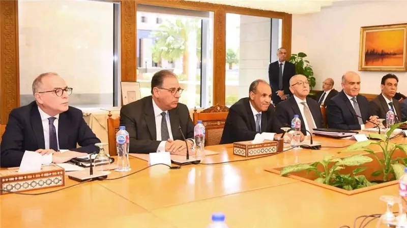 وزيرا الخارجية والاتصالات يطلقان طابع المئوية الثانية ويعززان التحول الرقمي والخدمات القنصلية