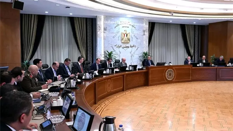 اجتماع طارئ للحكومة.. تحرك عاجل لاحتواء تداعيات الحرب وتأمين الاقتصاد والسلع