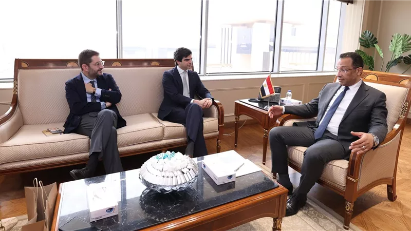 وزير الاتصالات يعقد بروتوكول تعاون مصري إسباني لبناء القدرات الرقمية للشباب في التكنولوجيا المتقدمة