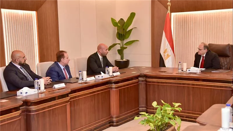 هيئة الدواء وأسترازينيكا تبحثان توطين الصناعة الدوائية والتوسع في إفريقيا