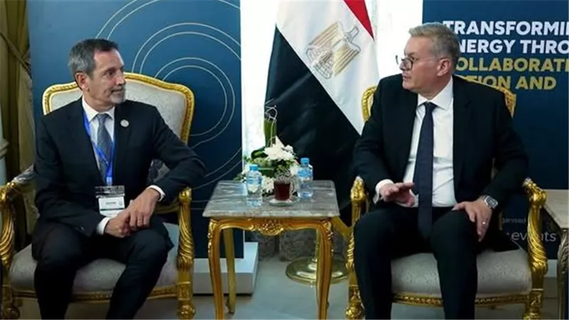 وزير البترول يبحث مع شلمبرجير العالمية تقنيات الحفر الأفقي لزيادة الإنتاج