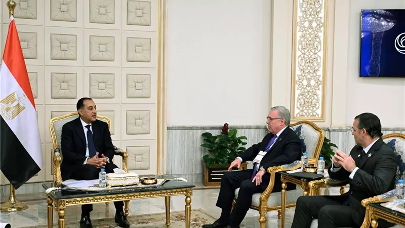 مدبولي يبحث مع شيفرون توسيع استثمارات الطاقة في مصر خلال «إيجيبس 2026»