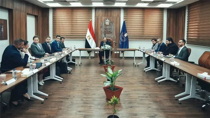 «هيئة الدواء» تبحث توطين تكنولوجيا المستلزمات الطبية وتعزيز الشراكات العالمية