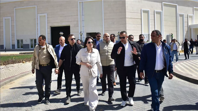 وزيرة الإسكان تختتم جولتها بالعلمين الجديدة بتفقد الحي اللاتيني ومركز المؤتمرات والمعارض