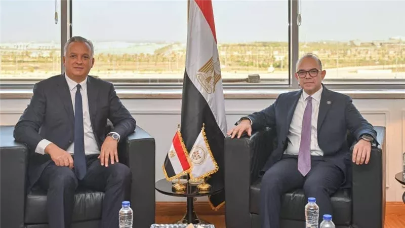 وزير الاستثمار يبحث مع نظيره المغربي ترفيع العلاقات إلى شراكات استثمارية قائمة على المصالح المشتركة