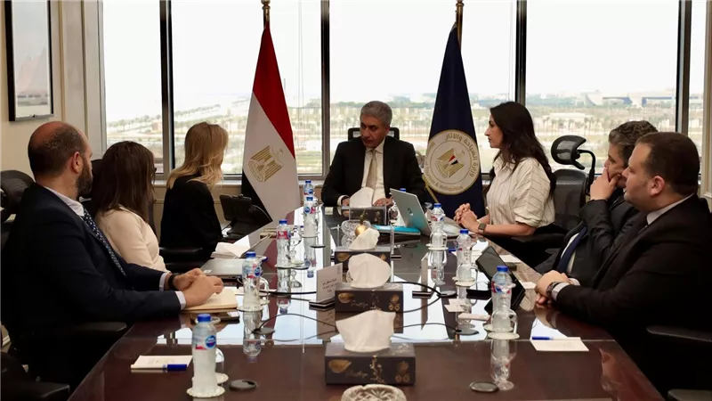 السياحة تبحث مع 