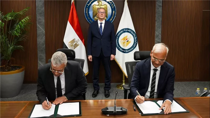وزير البترول يشهد توقيع عقد توريد الفوسفات لمجمع الأسمدة الجديد بالسخنة