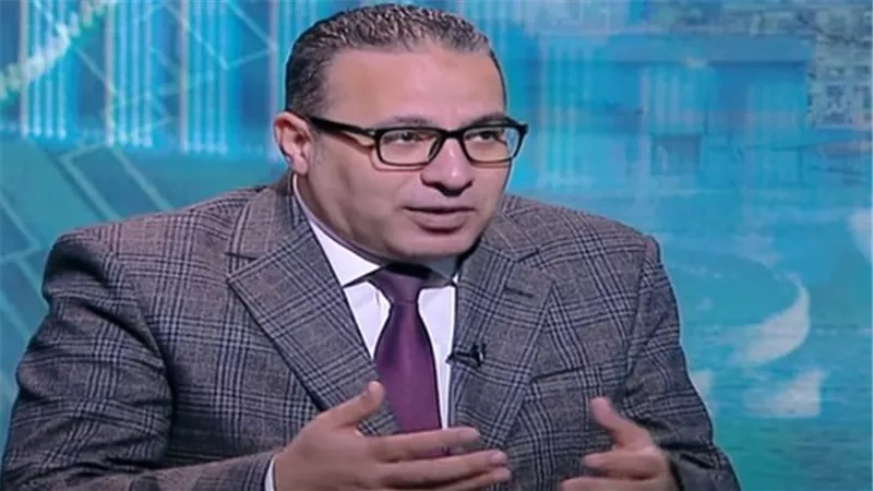 اقتصادي يفجر مفاجأة: الدولار قد يهبط إلى 48 جنيها قريبا