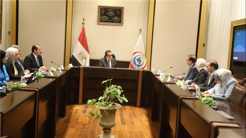 وزير الصحة يبحث مستجدات مدينة اللقاحات ويعلن إطلاق أكاديمية VBC