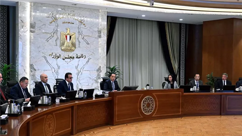 رئيس الوزراء يتابع إجراءات مواجهة المخاطر المرتبطة بالمنصات والألعاب الالكترونية