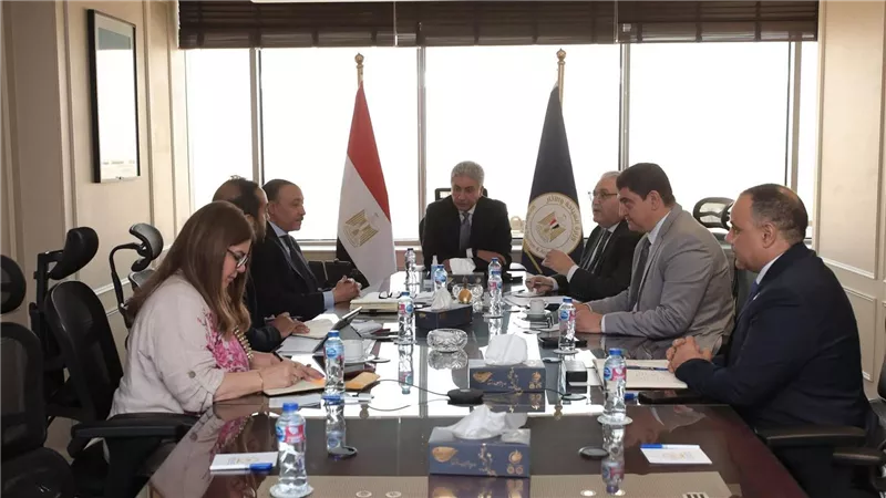 وزارة السياحة تبحث تحديث ضوابط الغوص والأنشطة البحرية لتوافق المعايير الدولية