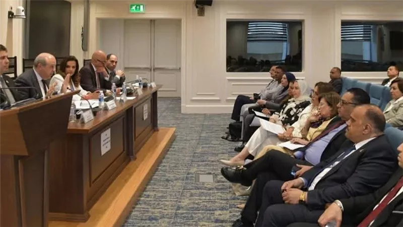 وزير الطيران المدني يستعرض استراتيجية تطوير القطاع وخطط الاستدامة أمام البرلمان
