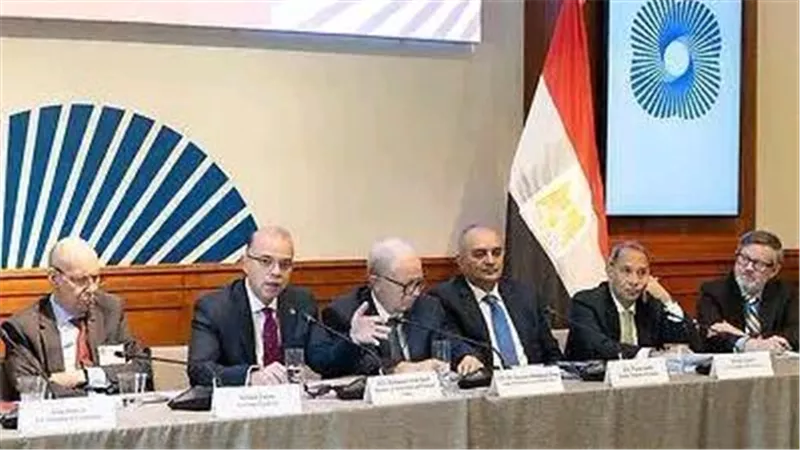 وزير الاستثمار يستعرض فرص جذب الاستثمارات والإصلاحات الاقتصادية خلال مائدة مستديرة بواشنطن