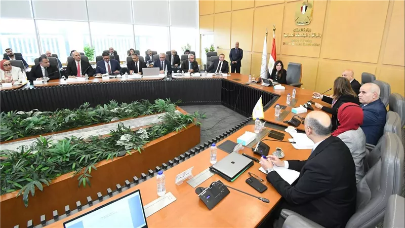 وزيرة الإسكان تتابع 