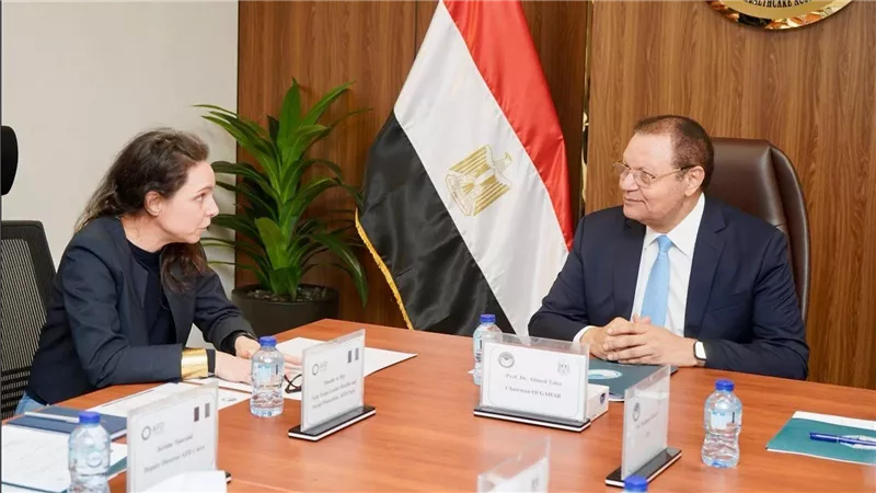 رئيس هيئة الاعتماد والرقابة الصحية يبحث سبل التعاون مع الوكالة الفرنسية
