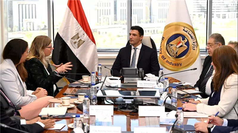 وزير الصناعة يبحث مع فولكس فاجن توسع صناعة السيارات في مصر